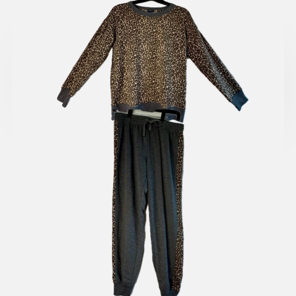 SET: Splendid Gray & Brown Leopard Print Pajamas (Two Pieces)